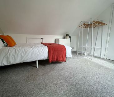 BEDROOM 6 – MEDIUM DOUBLE BEDROOM - Photo 2