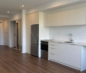 Brand new apartment with beautiful view of park - Photo 5