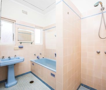 30 Sugarloaf Crescent, Castlecrag NSW 2068 - House For Rent | Domain - Photo 2