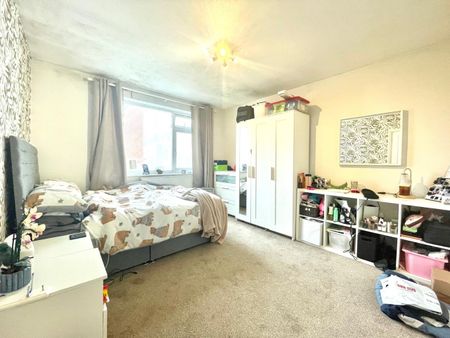 2 Bed Flat, Westbury-On-Trym, BS10 - Photo 4