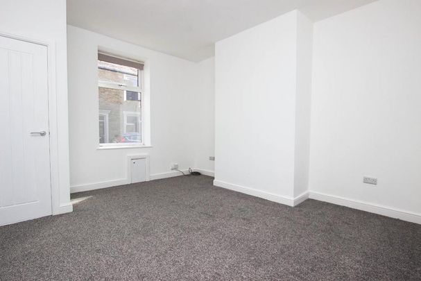 3 bedroom end of terrace house to rent - Photo 1