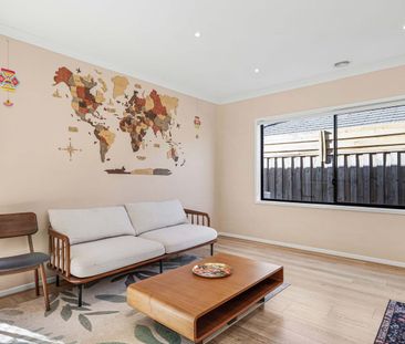 Elegant Family Home in a Prime Manor Lakes Location - Photo 2