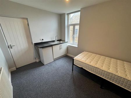 1 bedroom in a house share to rent - Photo 5