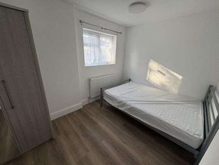 3 bedroom ground floor maisonette to rent - Photo 4