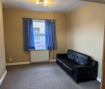 3 bedroom end of terrace house to rent - Photo 2