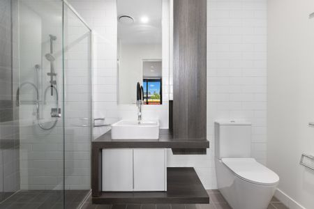 Close to it all - Photo 5