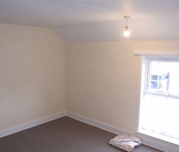 3 bedroom end of terrace house to rent - Photo 3