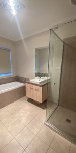 SPACIOUS 3 BEDROOM HOME - Photo 3