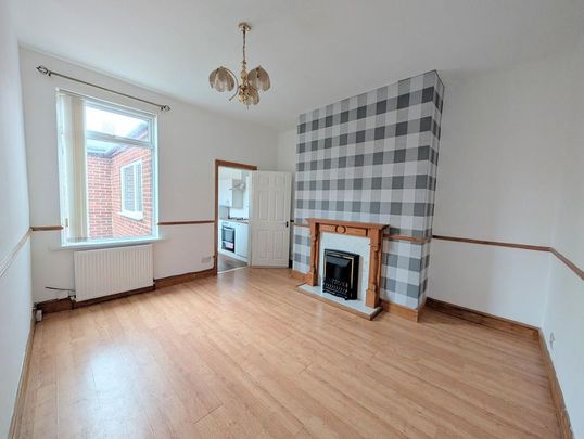 3 bedroom flat to rent - Photo 1