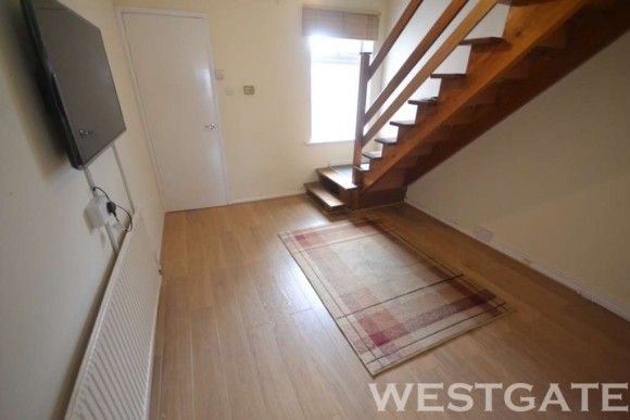 3 Bed - Blenheim Gardens, Reading - Photo 1