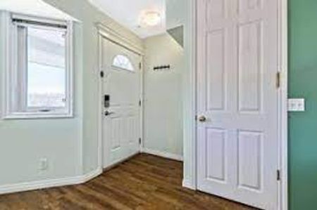 Move-In Ready 2-Bedroom Townhouse in the Heart of Downtown Okotoks - Photo 4