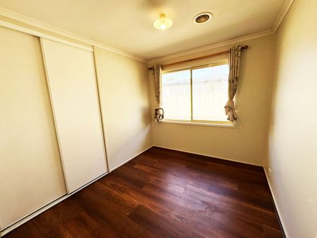 Spacious 4-Bedroom Family Home in Prime Werribee Location! - Photo 5