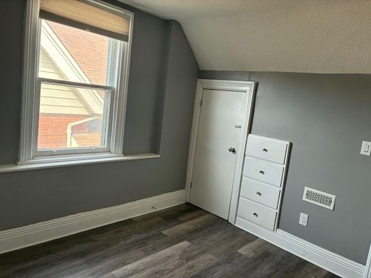 For Lease - 282 Brant Avenue, Brantford, Ontario - Photo 1