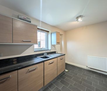 2 bedroom terraced house to rent - Photo 4