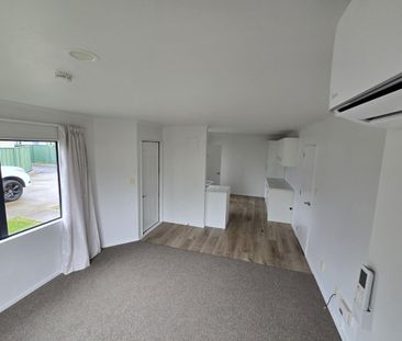 Cozy unit living - Photo 2