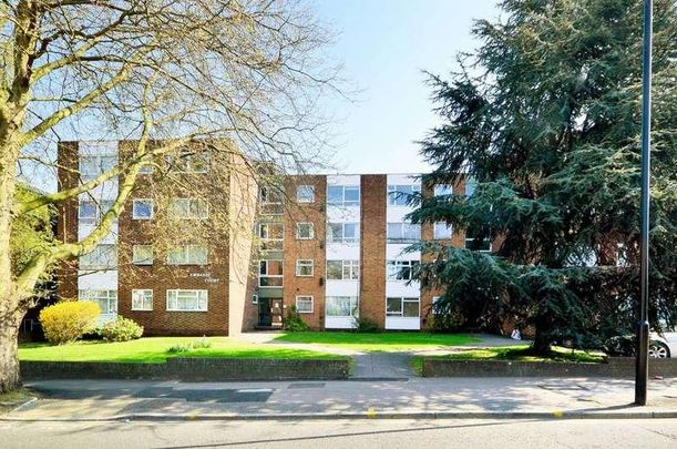 Embassy Court, Bounds Green, N11 - Photo 1