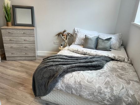 Room in a Shared Flat, Homerton High Street, E9 - Photo 5