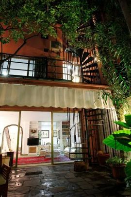Exclusive Property of 200 m2 in an ideal location! In a private passage! - Photo 1