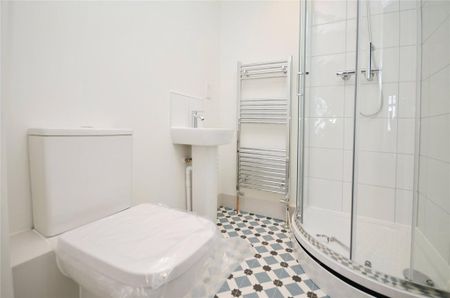 4 bedroom semi-detached house to rent - Photo 5