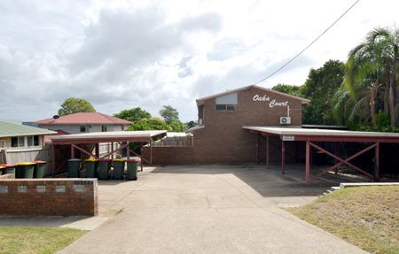 FULLY RENOVATED TOWNHOUSE IN THE HEART OF GLADSTONE CENTRAL! - Photo 3