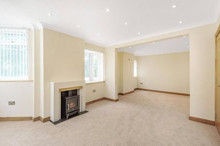 4 bedroom link detached house to rent - Photo 2