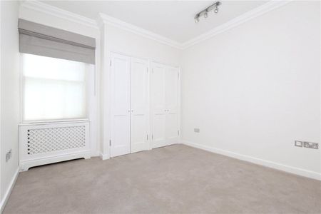 A modern first floor one bedroom apartment on Seymour Place, a vibrant, fashionable street with an array of boutiques, cafes and restaurants, just a few minutes' walk from Oxford Street, Marble Arch and Hyde Park. - Photo 2