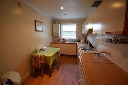 To Rent Queens Road, Town Centre, Bournemouth, BH2 £1,370 pcm Tenancy Info - Photo 5