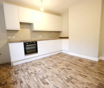 2 bedroom end of terrace house to rent - Photo 4