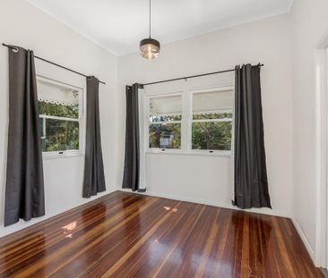 42 Thompson Street, Silkstone QLD 4304 - House For Rent | Domain - Photo 2