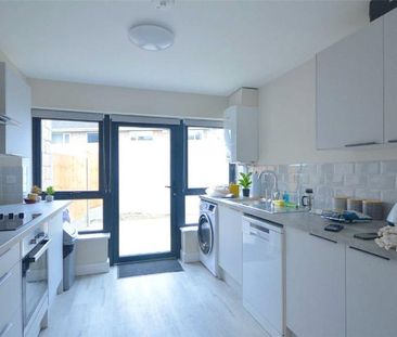 3 bedroom apartment to rent - Photo 4