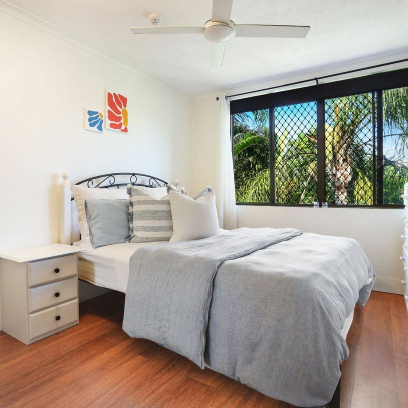 1 bedroom updated apartment surrounded by lush gardens & pool area - Photo 1
