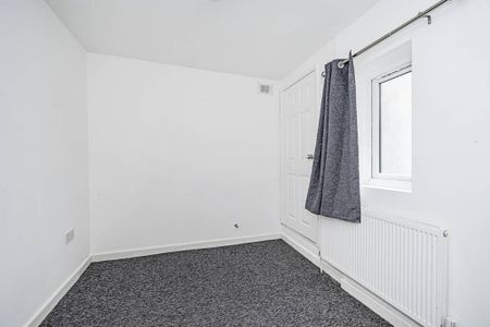 5 bedroom flat to rent - Photo 3