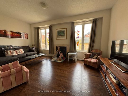 For Lease - 678 West Park Avenue, Bradford West Gwillimbury, Ontario - Photo 1