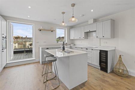 2 bedroom penthouse to rent - Photo 5