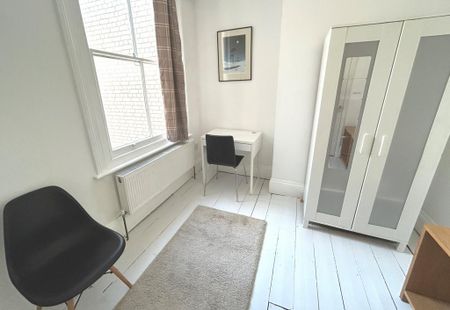 4 bedroom flat to rent - Photo 4