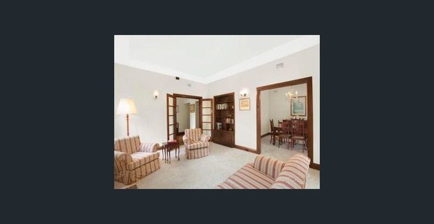 Exquisite Single-Level Family Residence in the Coveted Killara Locale (Landlord responsible for regular pool and part garden maintenance) - Photo 1