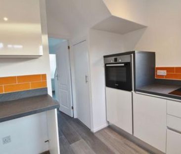 3 bedroom semi-detached house to rent - Photo 4