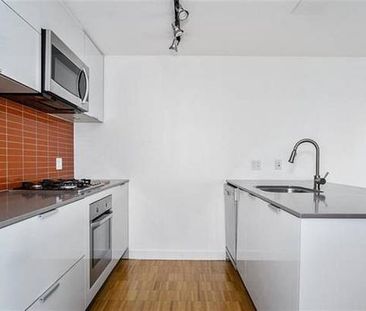 DT Vancouver, iconic Woodwards building. UPSCALE 1br furnished - Photo 1