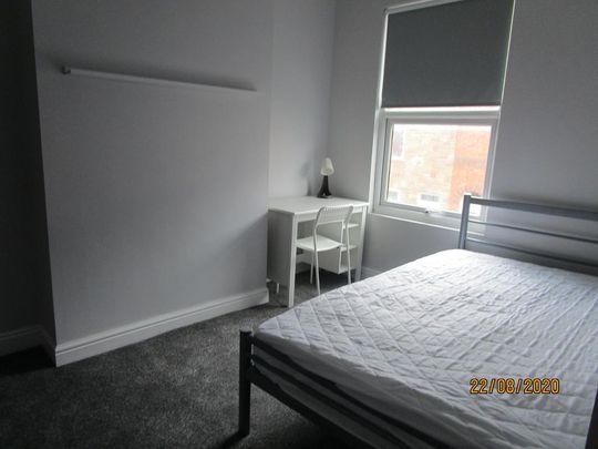 4 bedroom terraced house to rent - Photo 1