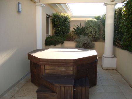 Location Appartement 4 pièces 104m² ST LAURENT DU VAR 06700 - Photo 5