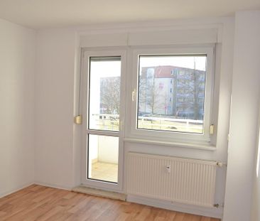 Helle 2-Raum-Wohnung mit Balkon - Foto 1