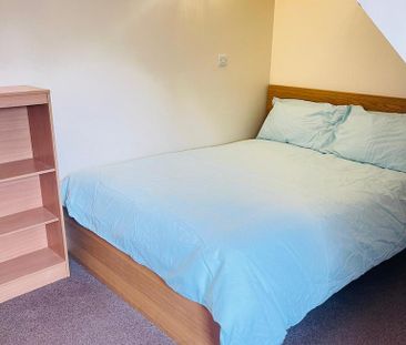 1 bedroom in a house share to rent - Photo 2