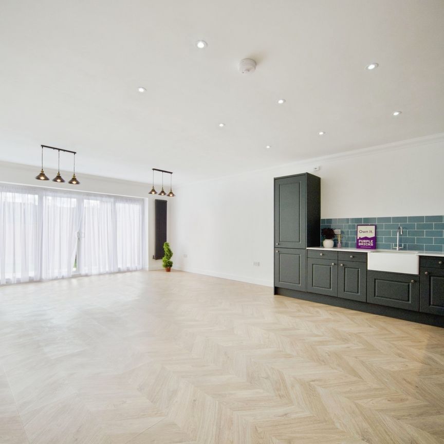 Beautiful Brand New 3 Bedroom Garden Flat for Rent in Enfield - Photo 1