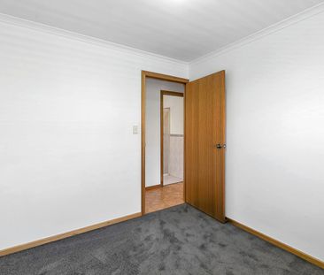 Delightful Three Bedroom Home - Photo 3