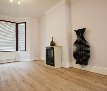 3 bedroom House To Let Total Size: 1194 SQ FT - Photo 4