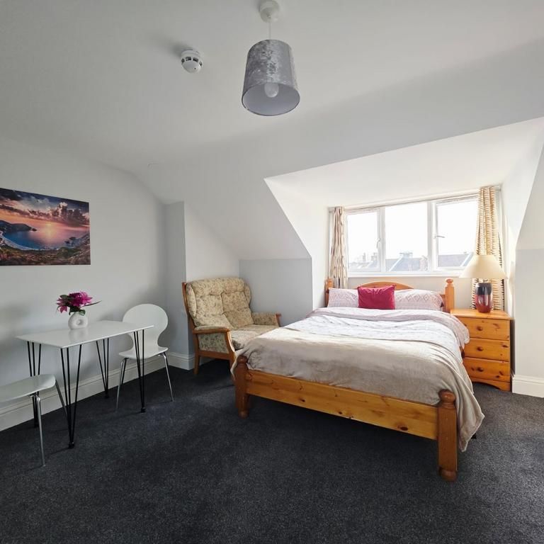 1 bedroom in a house share to rent - Photo 1