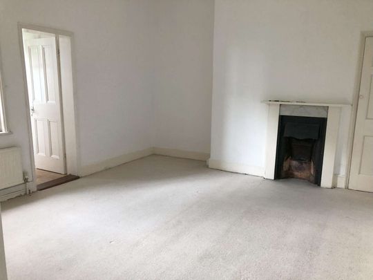 6 Bedroom Victorian mid terraced house in the centre of York - Photo 1