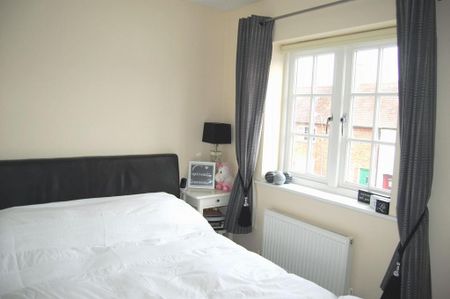 3 bedroom end of terrace house to rent - Photo 4