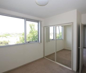 407/60 Speakmen Street, Kensington VIC 3031 - Photo 4