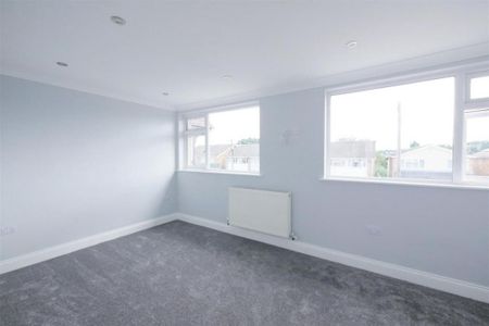 4 bedroom semi-detached house to rent - Photo 3